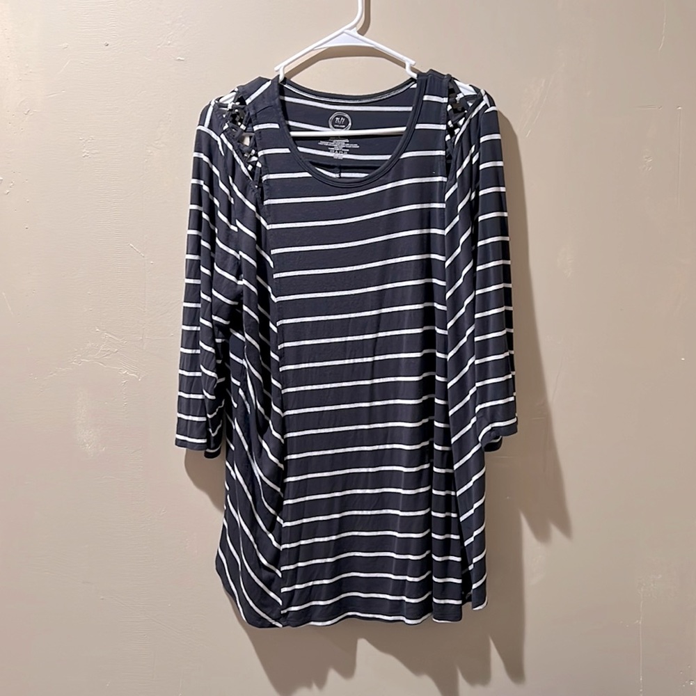 Maurices 24/7 tee 2x